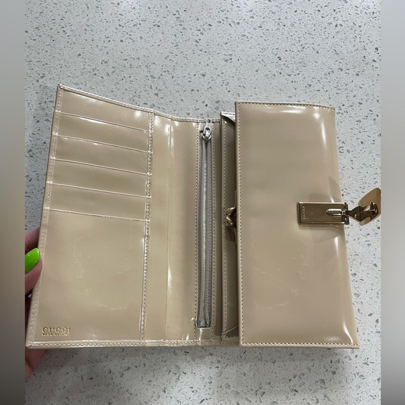Gucci Wallet Like New (EUC) - Picture 2 of 15